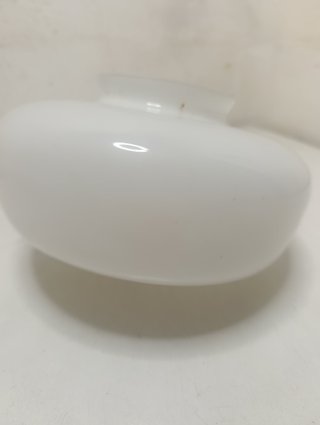 Grande tulipano in vetro opalino bianco tipo seta