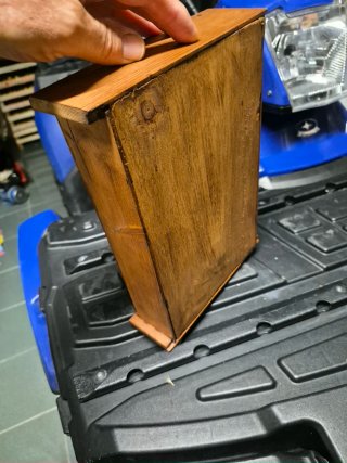 Modellino armadio legno antico