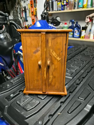 Modellino armadio legno antico
