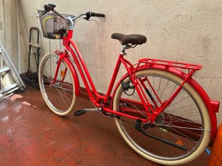 Bicicleta Roja con Cesta Bicicleta urbana de colo