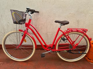 Bicicleta Roja con Cesta Bicicleta urbana de colo