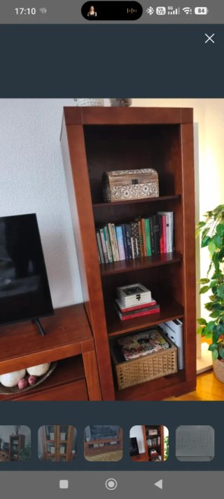 Mueble de salón de madera y cristal