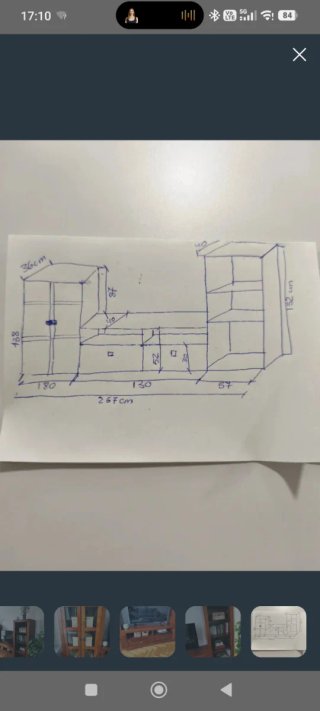 Mueble de salón de madera y cristal
