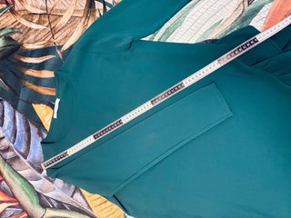 Blusa Sense Manga Larga Verde Esmeralda Volantes