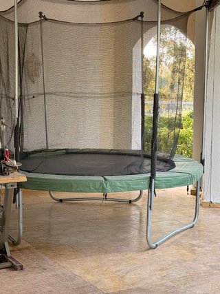Trampolín para niños con red de seguridad