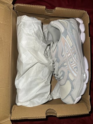 ASICS NYC grises y blancas