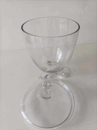 Contenitore in vetro con coperchio
