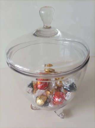 Contenitore in vetro con coperchio