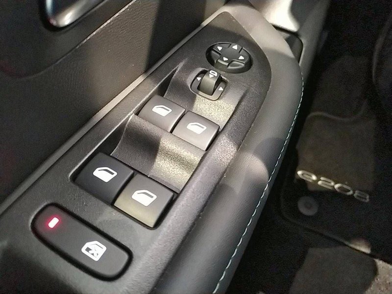 Peugeot e-208 2020, foto 27