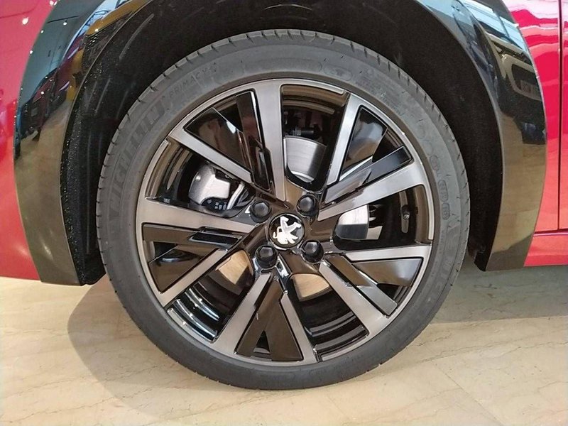 Peugeot e-208 2023, foto 11