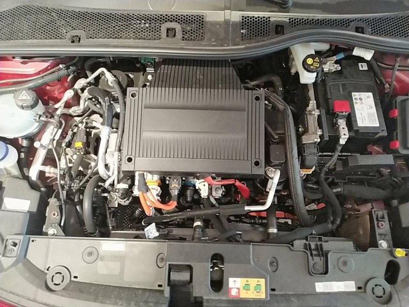Peugeot e-208 2023, foto 12