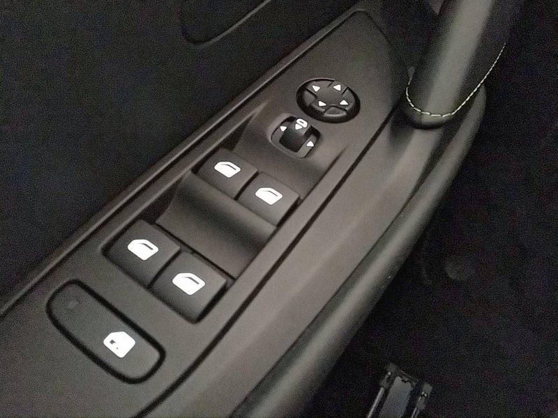 Peugeot e-208 2023, foto 27