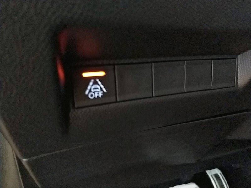 Peugeot e-208 2023, foto 28