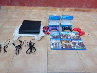 PS4 (Playstation 4) + 6 Juegos + Accesorios