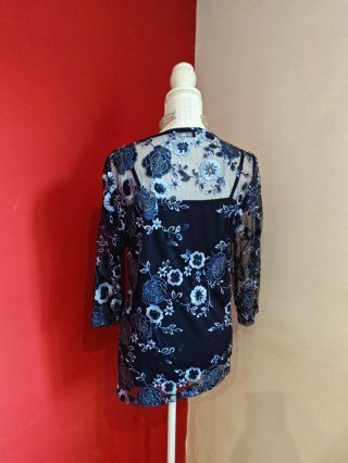 Blusa Gasa Azul Marino Bordada
