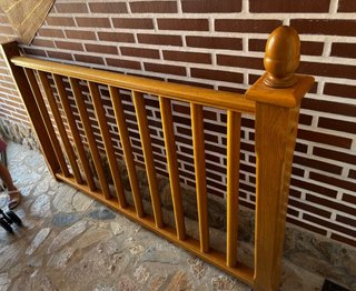 Barandilla de madera para escaleras