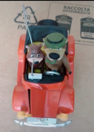 Mebetoys A35 Yogi Bear auto