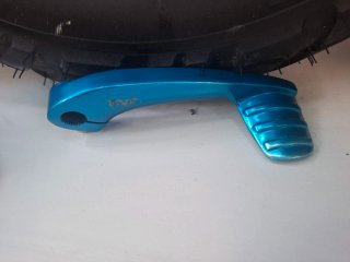 Rialzo ammortizzatore e pedalina blu Booster