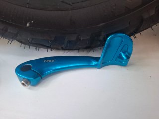 Rialzo ammortizzatore e pedalina blu Booster