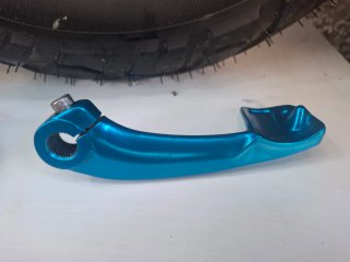 Rialzo ammortizzatore e pedalina blu Booster