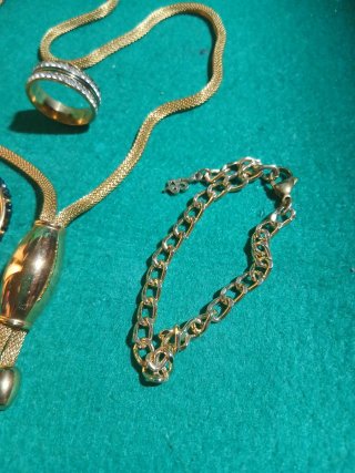 Lote de Joyería: Collar, Anillo, Pulsera y Pendien