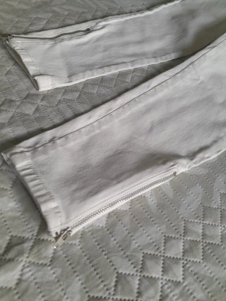 Pantalón pitillo blanco
