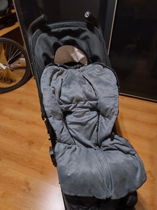 Passeggino Cybex Nero. Con sacco invernale in regalo