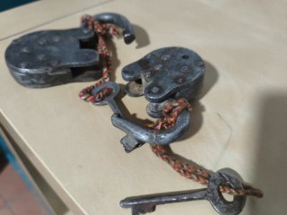 2 Candados Antiguos con Llaves