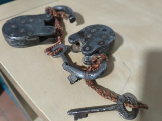 2 Candados Antiguos con Llaves