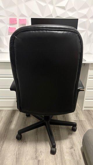 Silla de oficina u escritorio de color negro