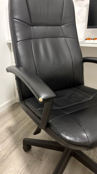 Silla de oficina u escritorio de color negro