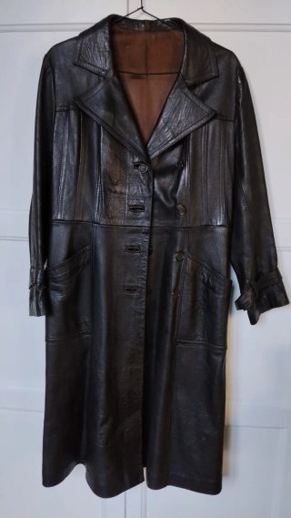 Chaqueta de piel larga negra