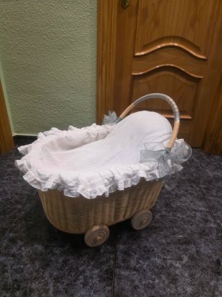 Carrito de mimbre para bebé o bodas