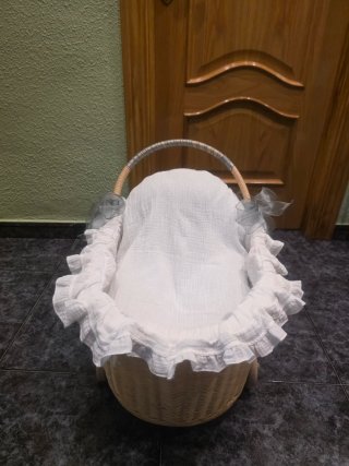 Carrito de mimbre para bebé o bodas