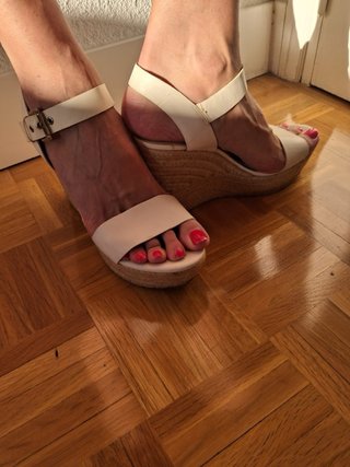 Sandalias cuña crema