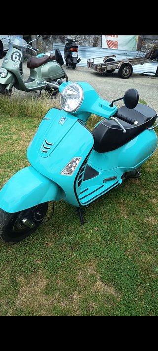 Vespa 125cc GT recién pintada