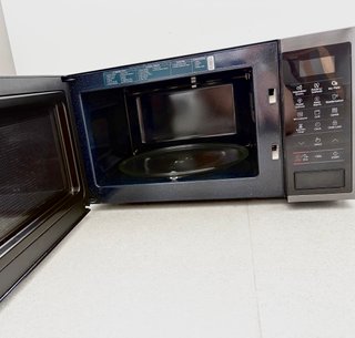 Microondas SAMSUNG negro con Grill.
