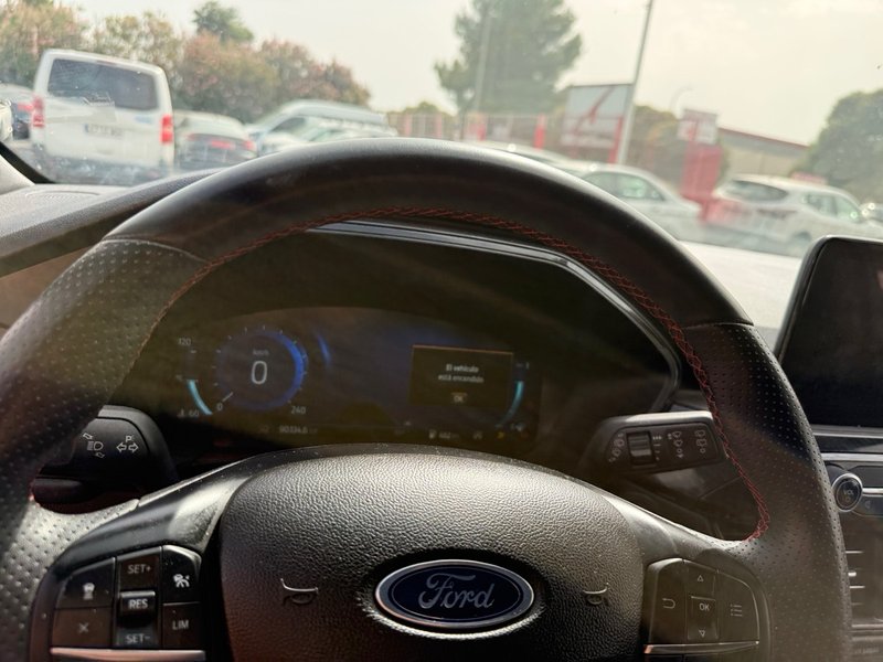 Ford Kuga ST-Line 1.5 EcoBoost 2023, foto 17