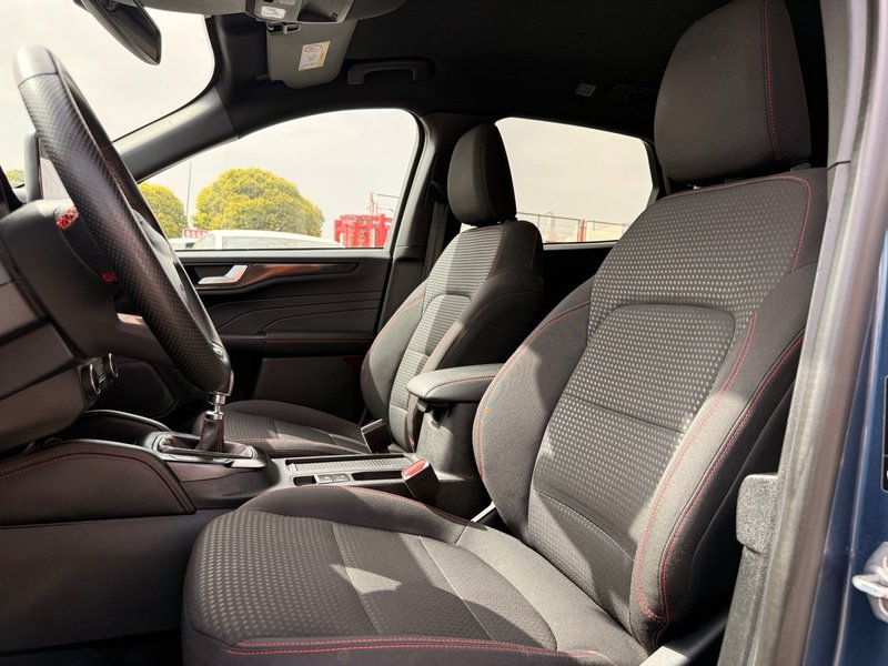 Ford Kuga ST-Line 1.5 EcoBoost 2023, foto 13