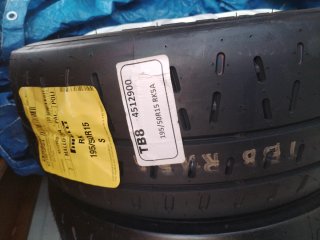 Neumáticos slick pirelli