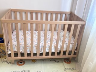 Cuna marca micuna con colchón en perfecto estado
