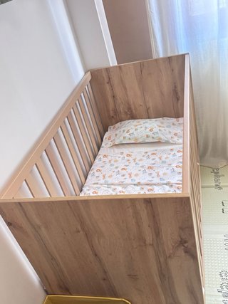 Cuna marca micuna con colchón en perfecto estado