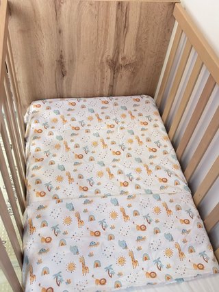 Cuna marca micuna con colchón en perfecto estado
