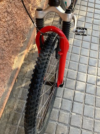 Bicicleta de montaña negra