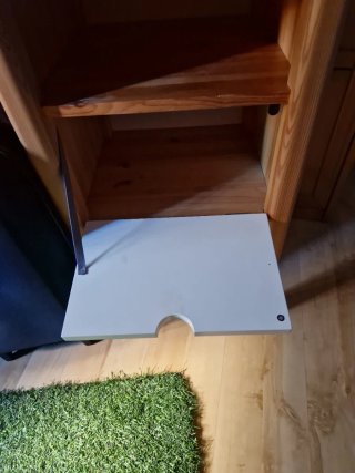Comodino in legno di pino verniciato