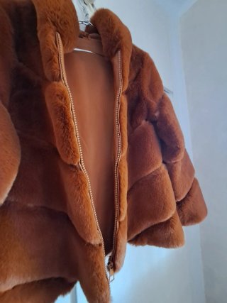 Chaqueta piel sintética color caramelo