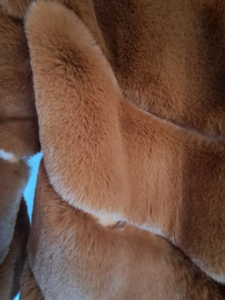 Chaqueta piel sintética color caramelo