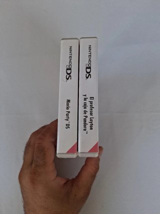 Lote 2  cajas Nintendo DS: Mario Party y Layton