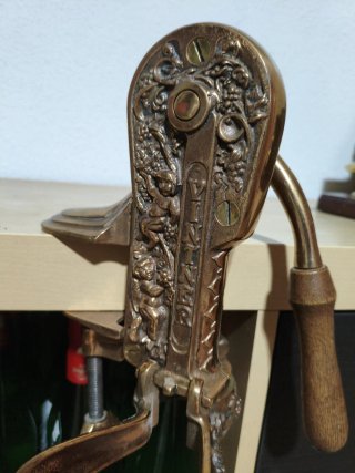 Cavatappi in ottone con design