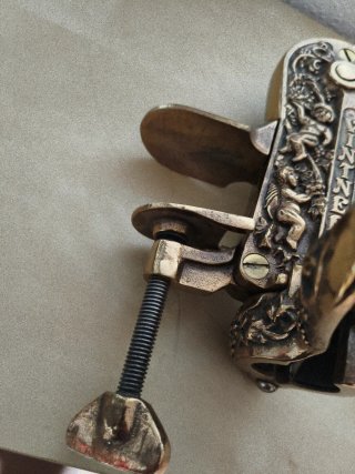 Cavatappi in ottone con design